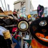 Sono cos� finiti nel cassonetto l�orologio realizzato con il timone di una barca...